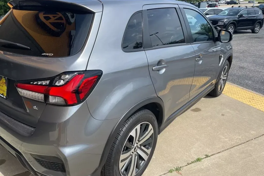2024 Mitsubishi Outlander Sport SE photo 1