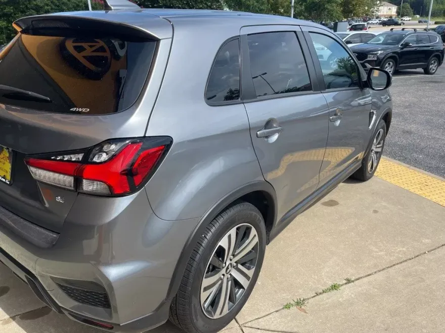 2024 Mitsubishi Outlander Sport SE photo 1
