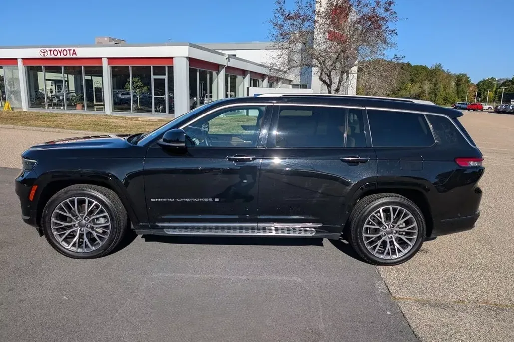 2021 Jeep Grand Cherokee L Summit photo 1