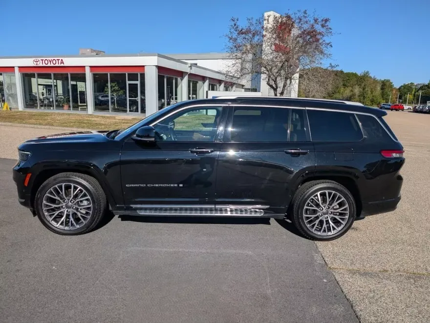 2021 Jeep Grand Cherokee L Summit photo 1