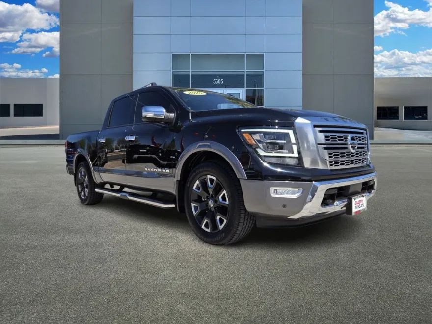 2020 Nissan Titan Platinum Reserve photo 1