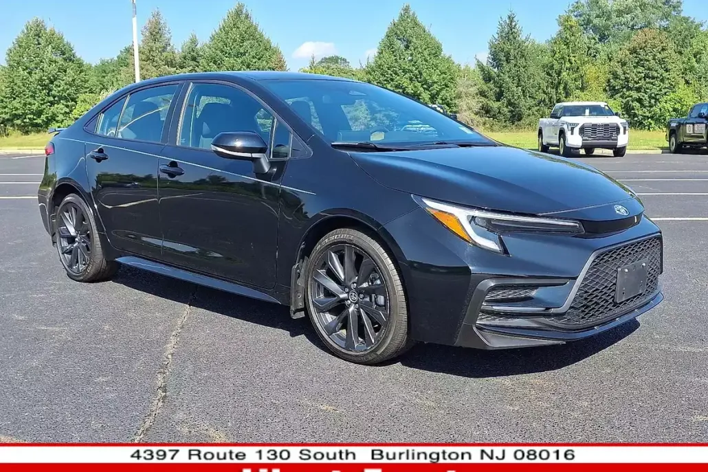 2023 Toyota Corolla SE photo 1