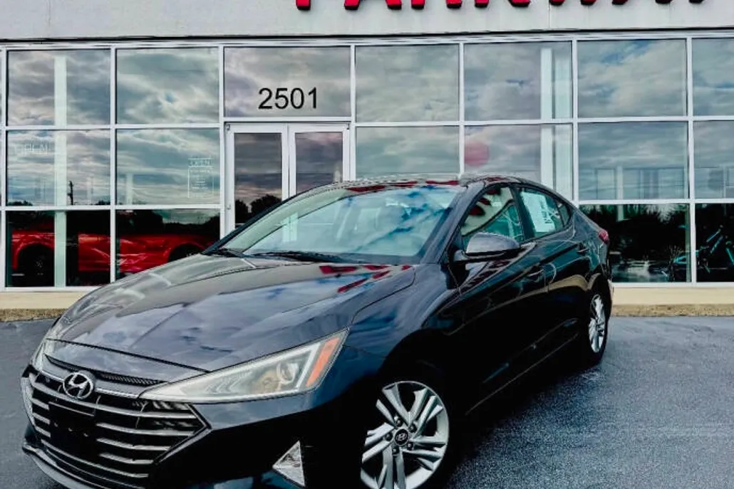 2020 Hyundai Elantra SEL photo 1