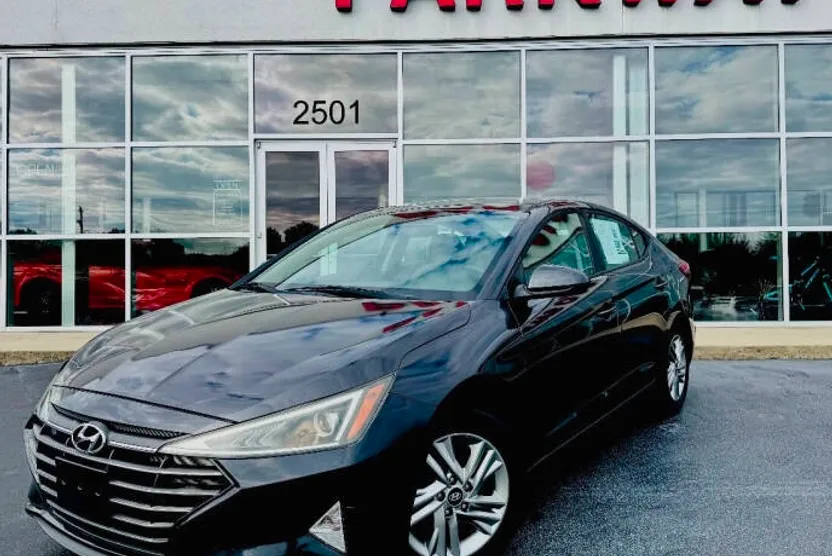 2020 Hyundai Elantra SEL photo 1