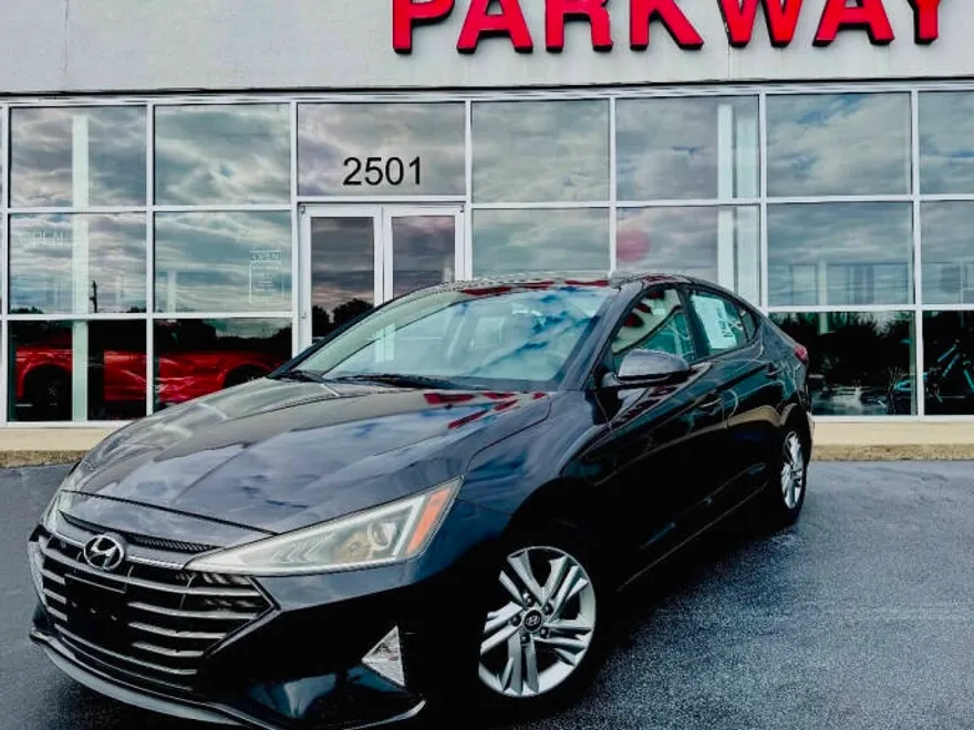 2020 Hyundai Elantra SEL photo 1