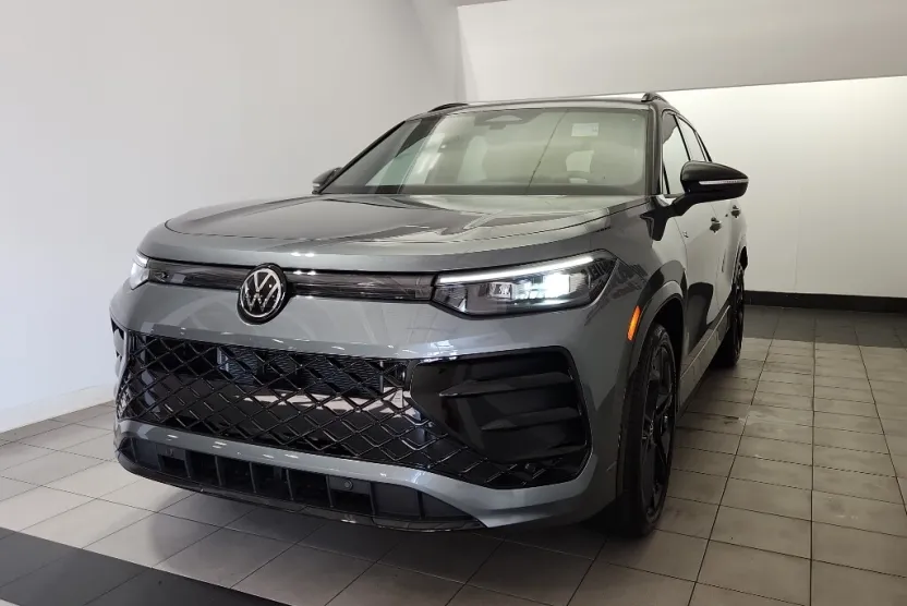 2025 Volkswagen Tiguan SE R-Line Black photo 1