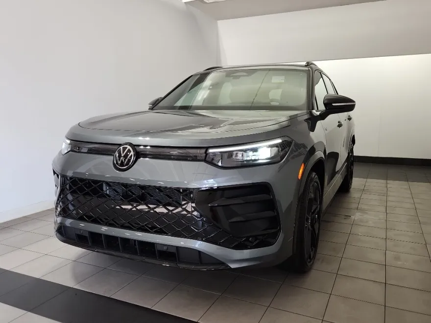 2025 Volkswagen Tiguan SE R-Line Black photo 1