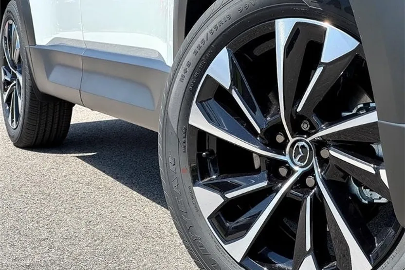 2025 Mazda CX-50 Premium Plus photo 1