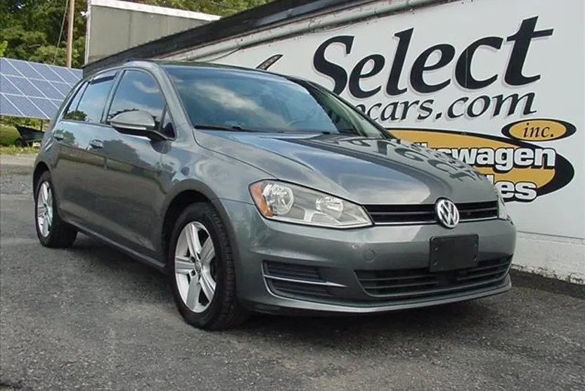 2017 Volkswagen Golf TSI photo 1