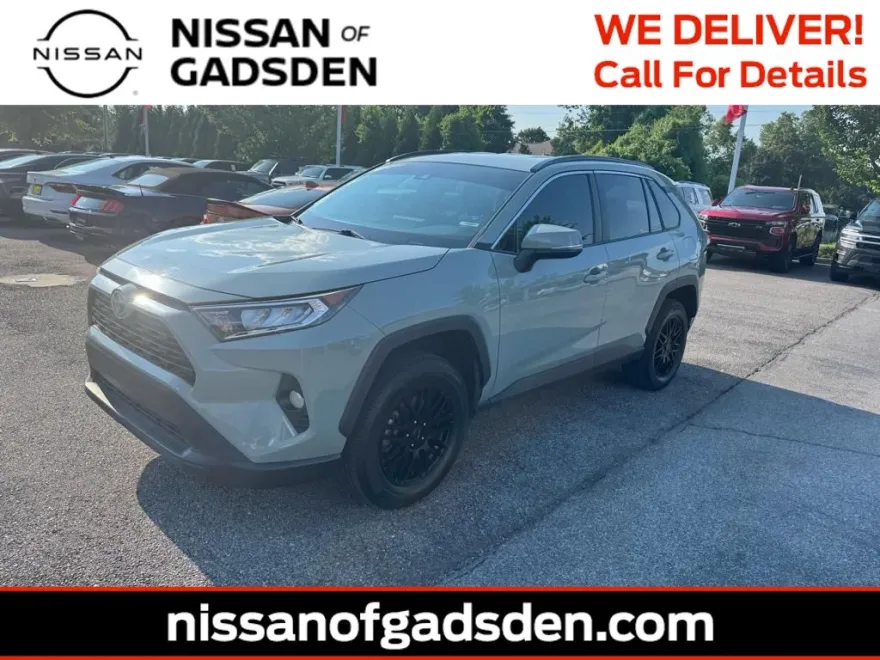 2020 Toyota RAV4 XLE photo 1