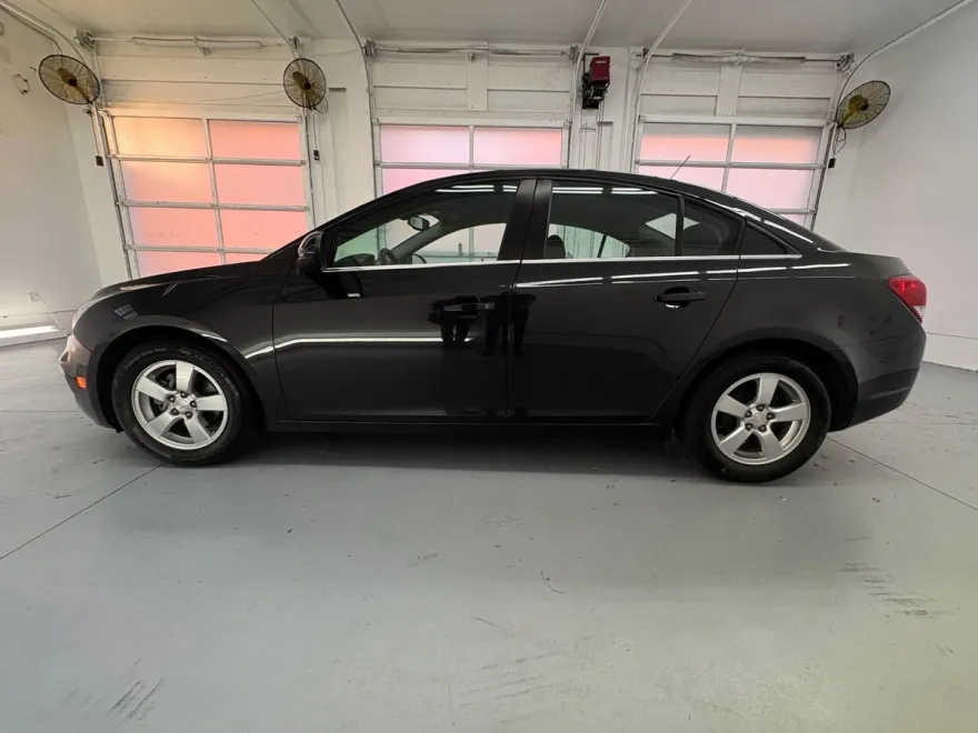 2015 Chevrolet Cruze LT photo 1