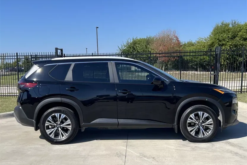 2023 Nissan Rogue SV photo 1