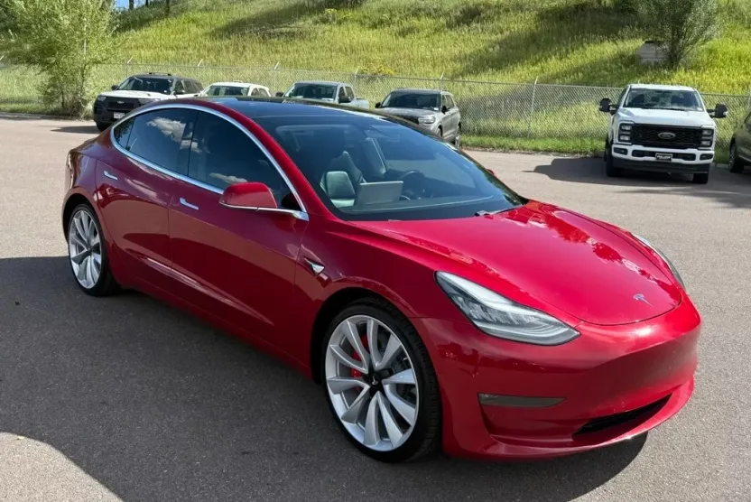 2019 Tesla Model 3 Long Range photo 1