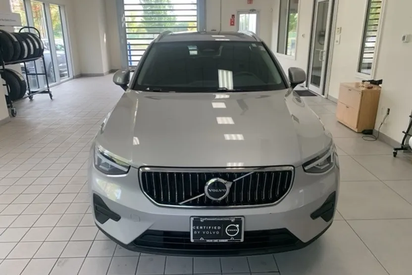 2025 Volvo XC40 Core photo 1