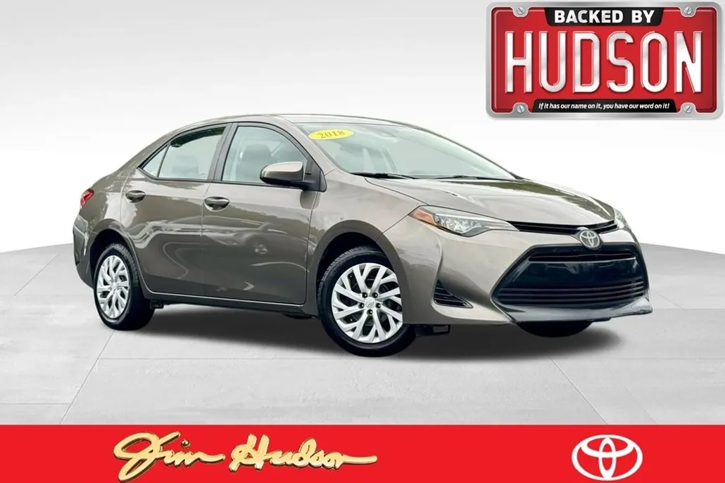 2018 Toyota Corolla LE photo 1