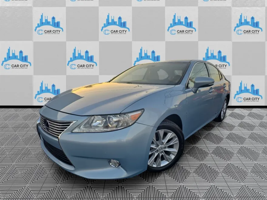 2013 Lexus ES 300h photo 1