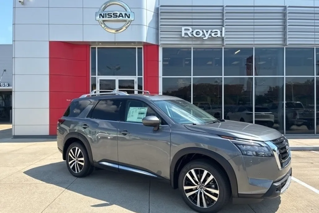 2025 Nissan Pathfinder SL photo 1