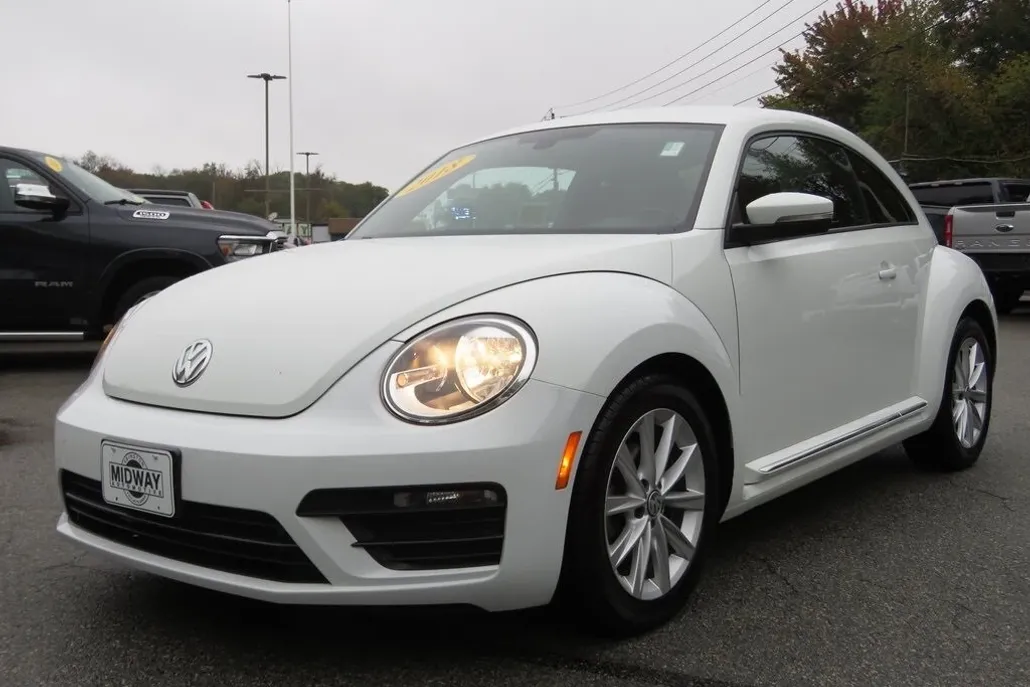 2018 Volkswagen Beetle S photo 1