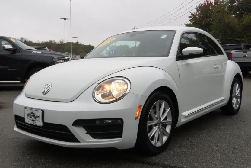 2018 Volkswagen Beetle S photo 1