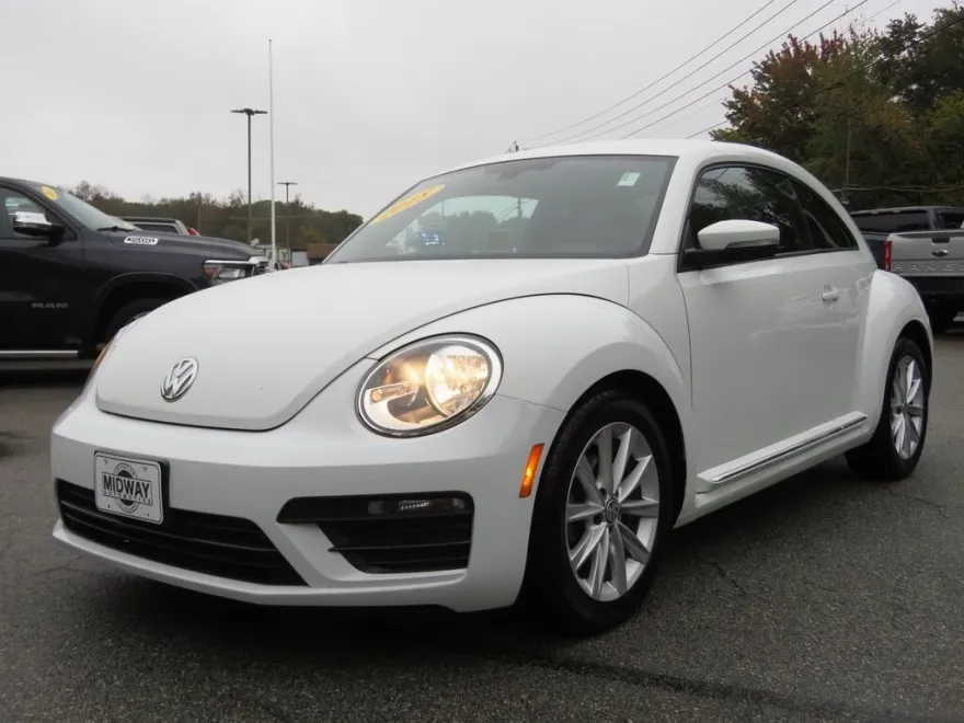 2018 Volkswagen Beetle S photo 1