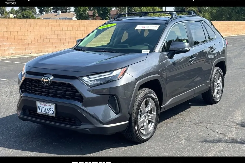 2025 Toyota RAV4 Hybrid LE photo 1