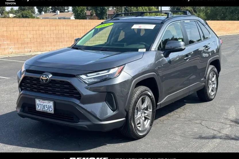 2025 Toyota RAV4 Hybrid LE photo 1