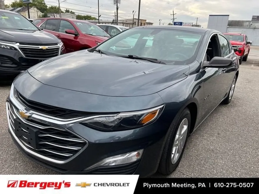 2021 Chevrolet Malibu LS photo 1