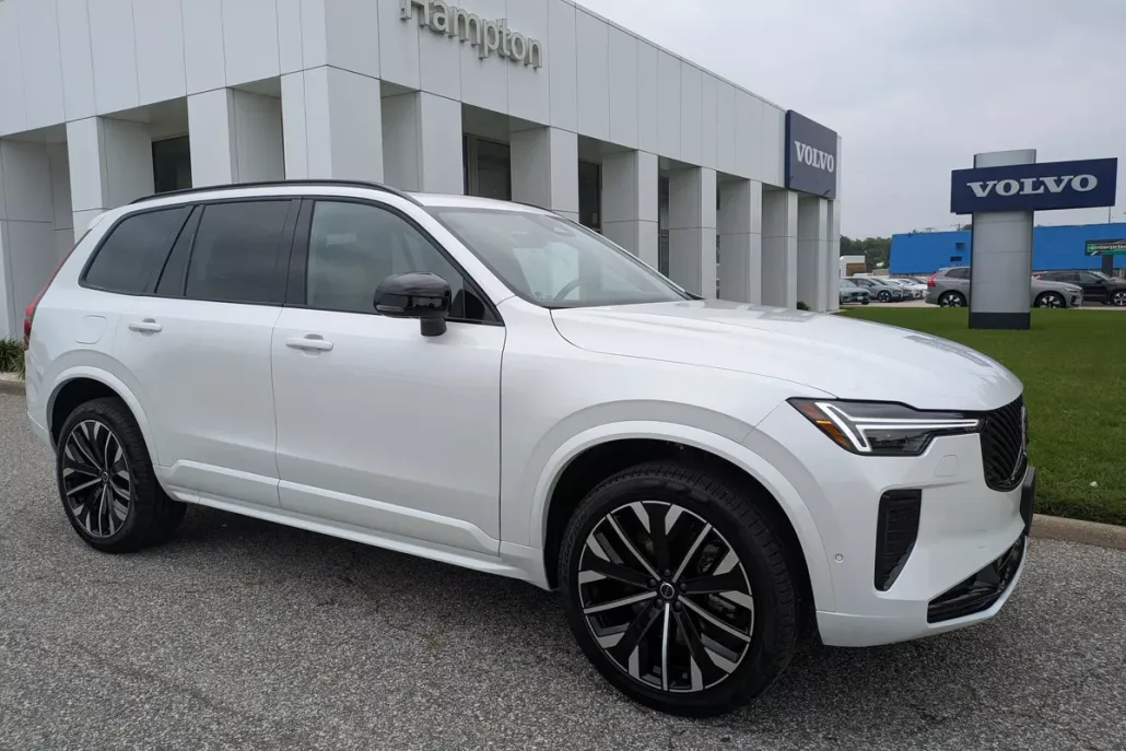 2026 Volvo XC90 T8 photo 1
