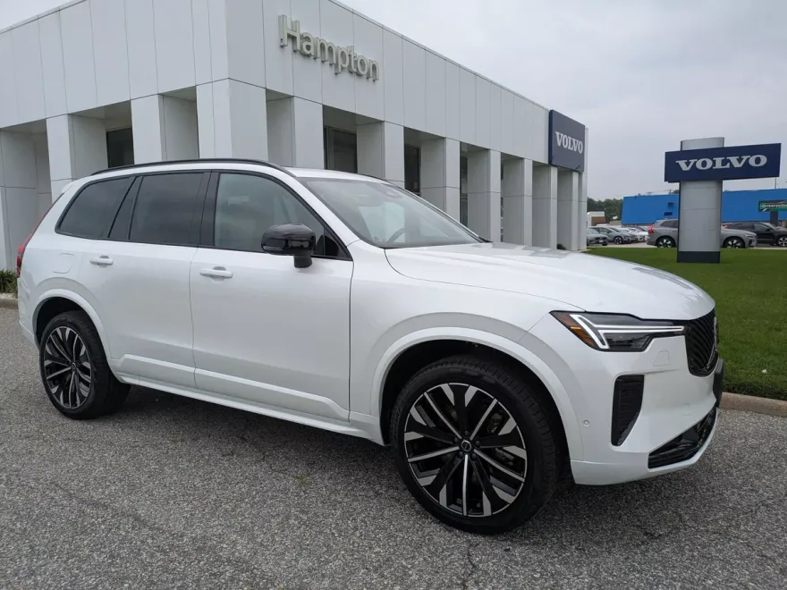2026 Volvo XC90 T8 photo 1