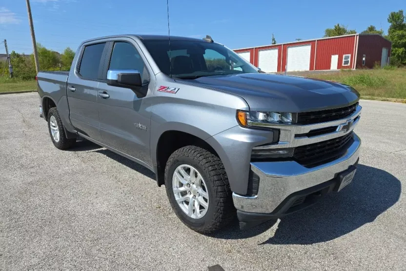 2019 Chevrolet Silverado 1500 LT photo 1