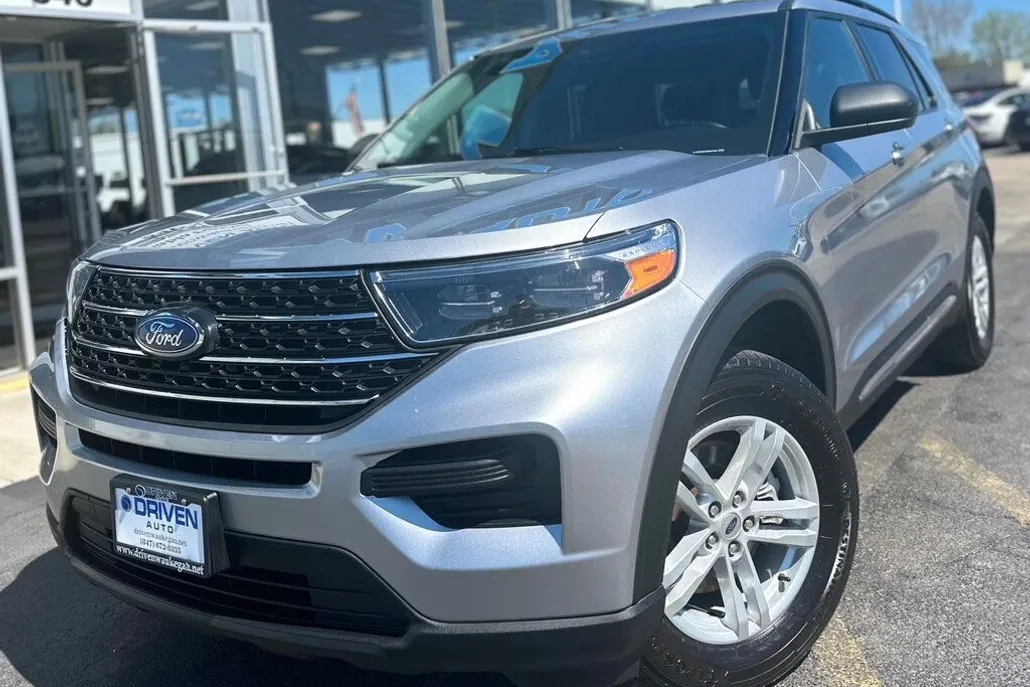 2022 Ford Explorer XLT photo 1