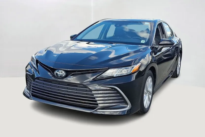 2023 Toyota Camry LE photo 1