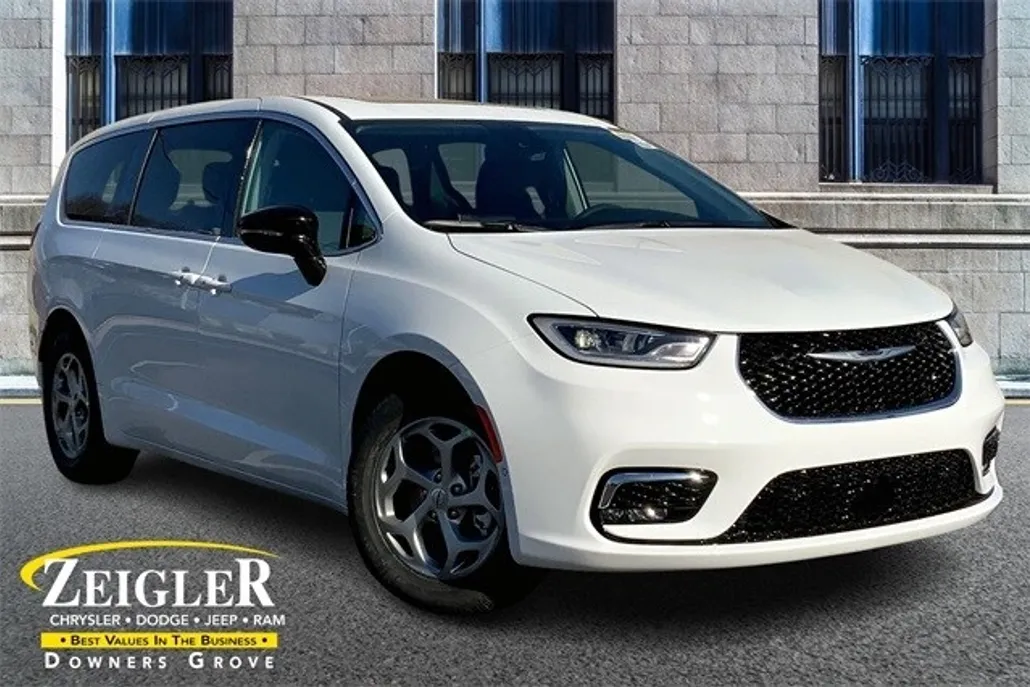 2024 Chrysler Pacifica Limited photo 1