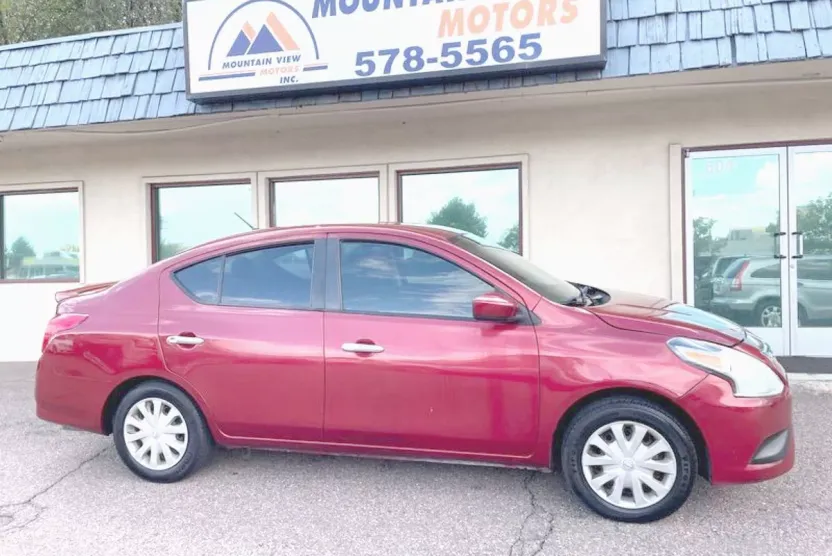 2018 Nissan Versa SV photo 1
