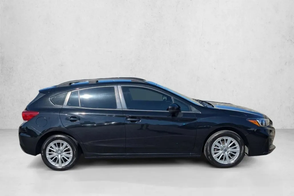 2018 Subaru Impreza Premium photo 1