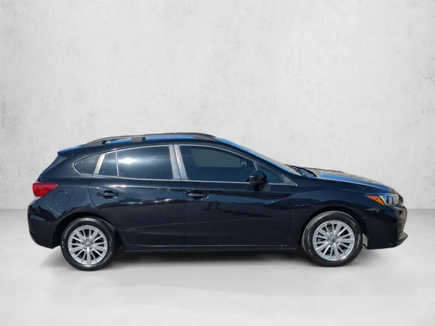 2018 Subaru Impreza Premium photo 1
