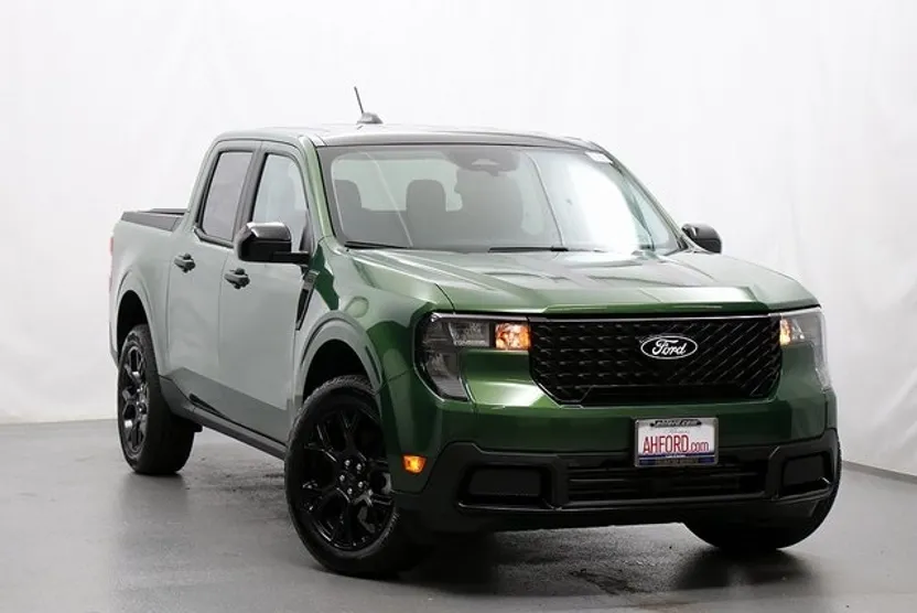 2025 Ford Maverick XLT photo 1