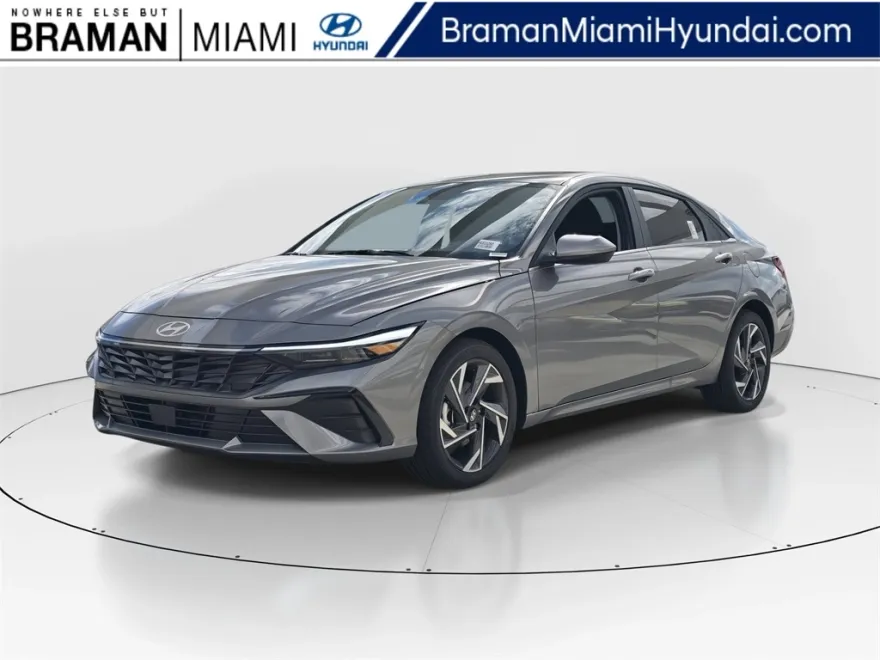 2025 Hyundai Elantra SEL Convenience photo 1
