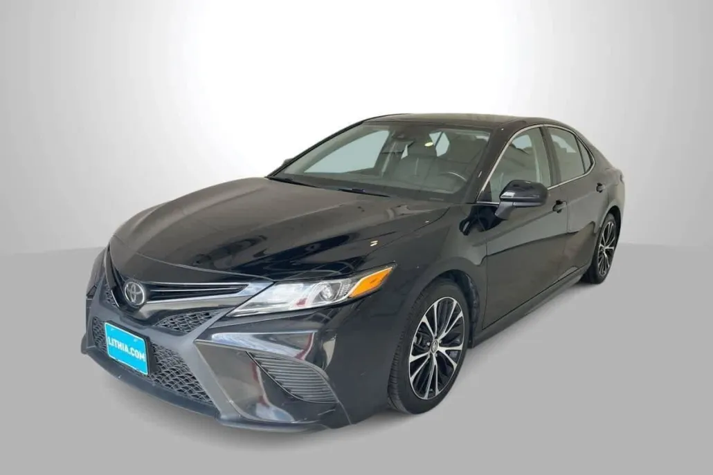 2019 Toyota Camry SE photo 1