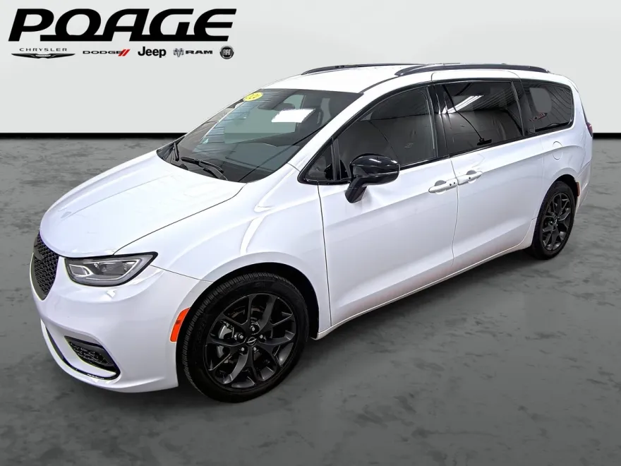 2024 Chrysler Pacifica Touring L photo 1