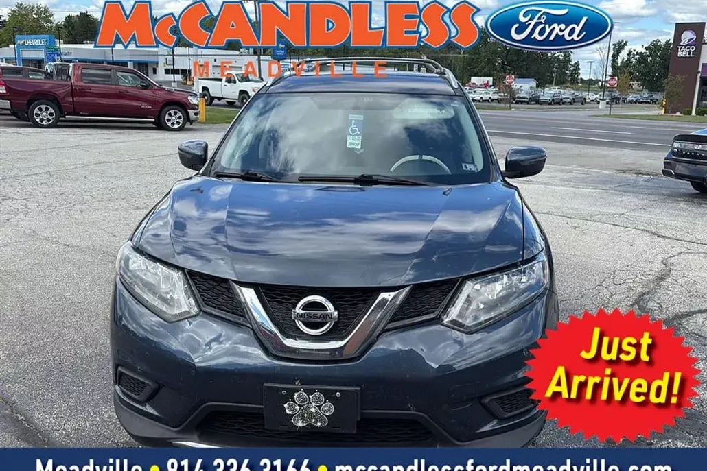 2016 Nissan Rogue SV photo 1