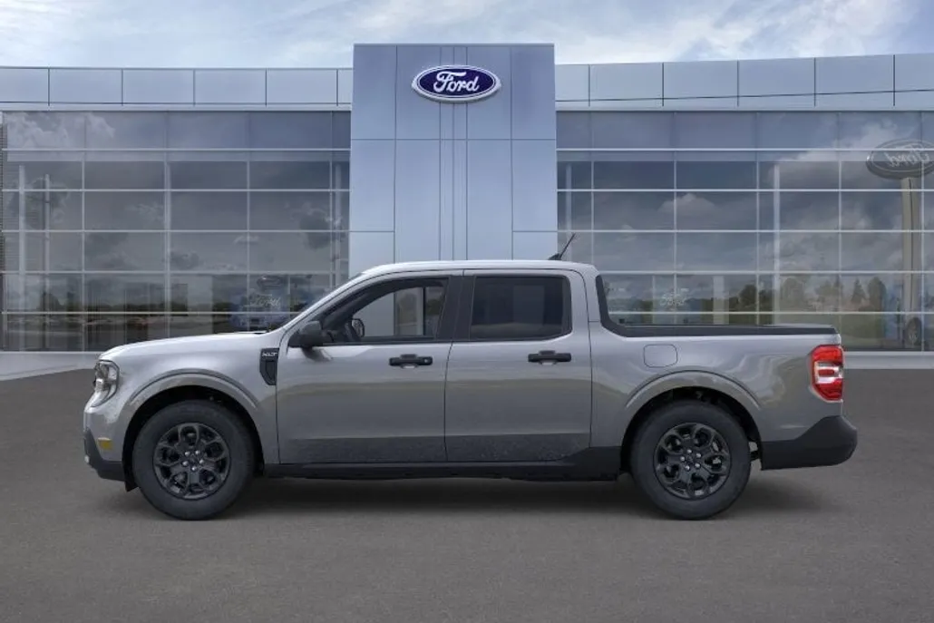 2025 Ford Maverick XLT photo 1