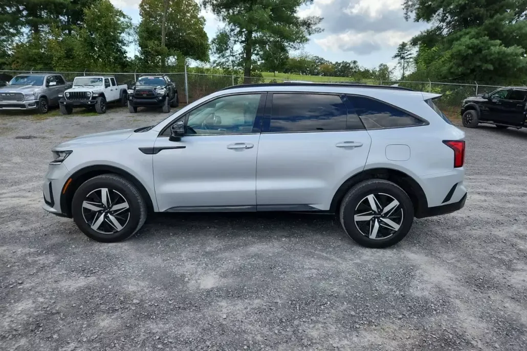 2022 Kia Sorento S photo 1