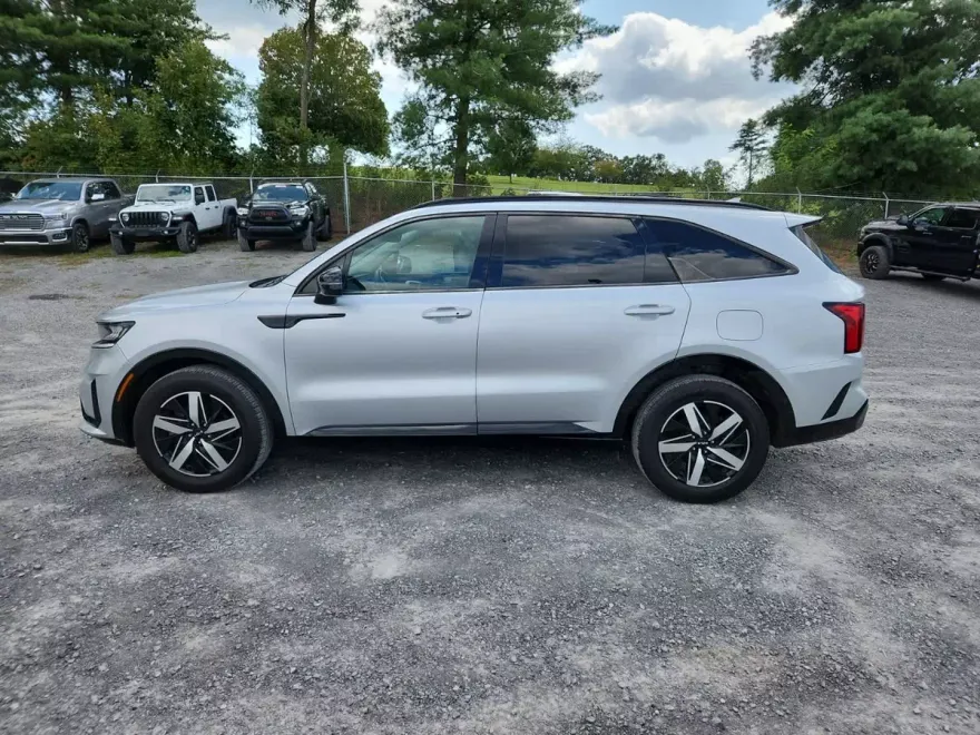 2022 Kia Sorento S photo 1