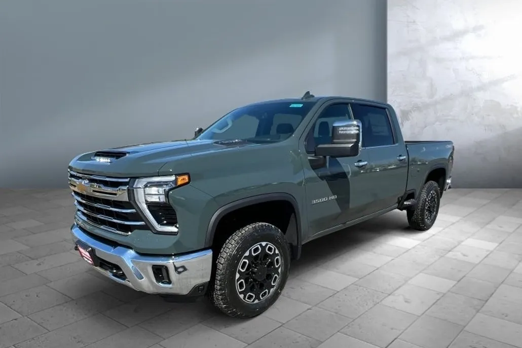 2025 Chevrolet Silverado 3500HD LTZ photo 1