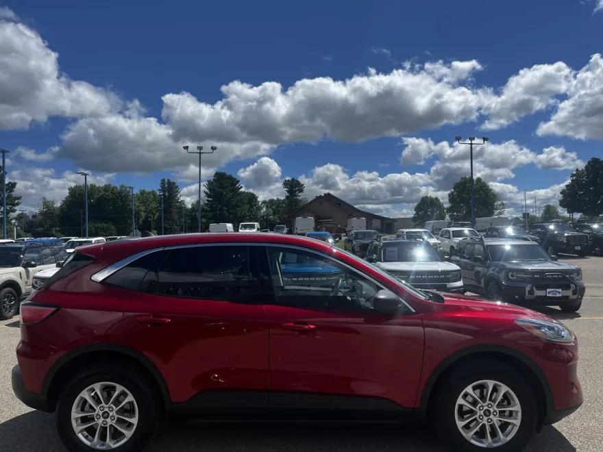 2022 Ford Escape SE photo 1
