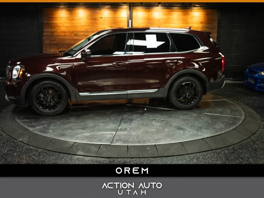 2021 Kia Telluride LX photo 1