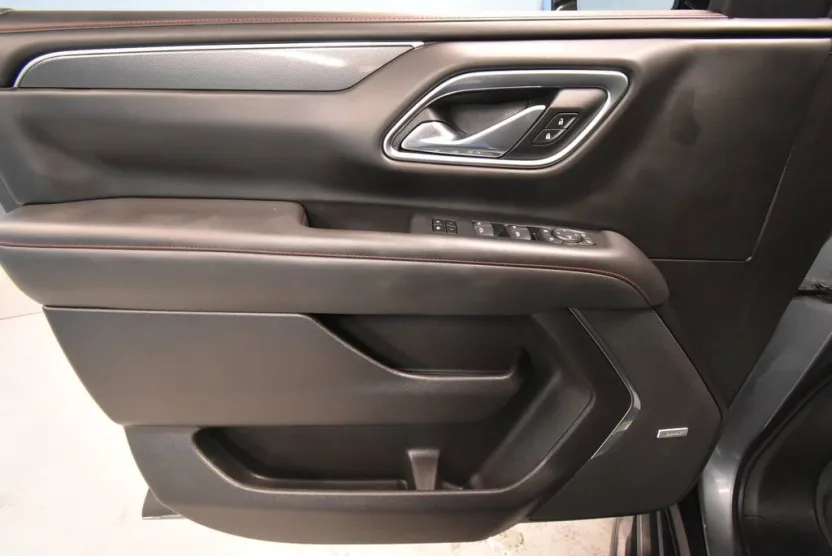 2021 Chevrolet Suburban RST photo 1