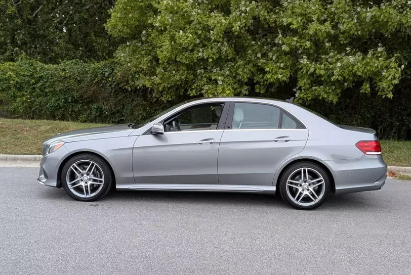 2015 Mercedes Benz E 400 Sedan photo 1