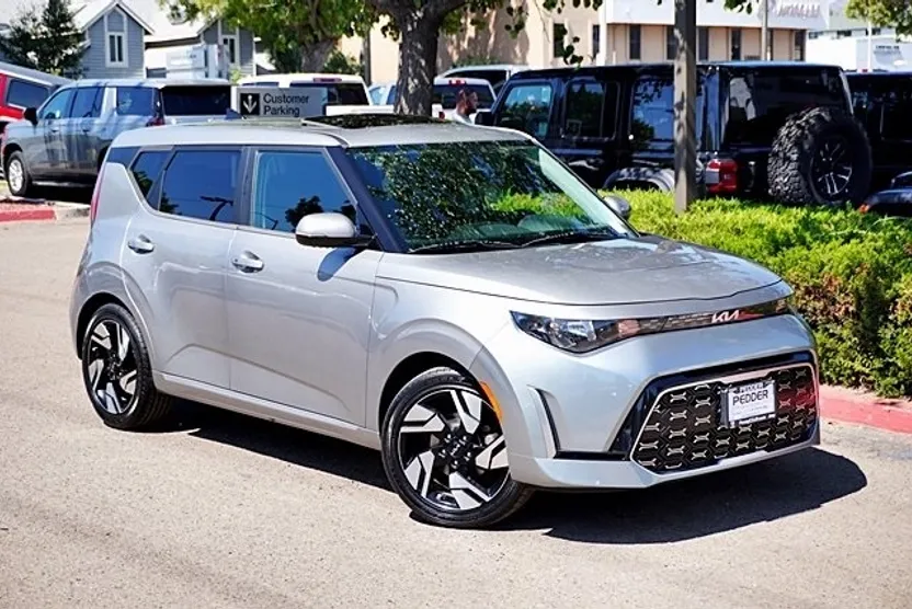 2023 Kia Soul GT-Line photo 1